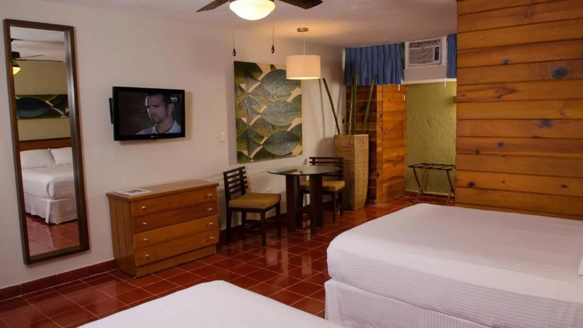 Suites Colonial Cozumel Hotel